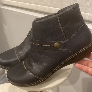 Clarks Collection Ultimate Comfort Ankle Boots 12